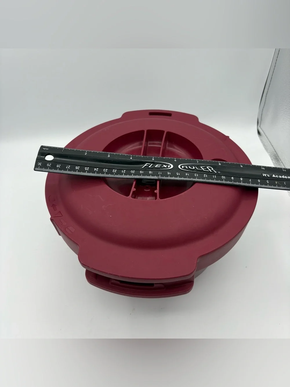 TUPPERWARE MICROWAVE PRESSURE COOKER - ROUND 3 QUART - BURGUNDY RED - 7643A
